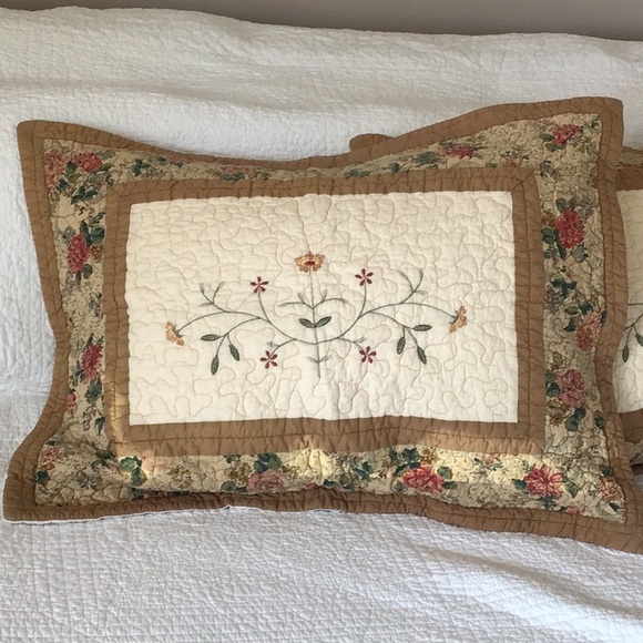 HOME CLASSICS 2 Quilted Pillow Shams Full/Stand Brown Cream Floral Embroidered - Picture 9 of 9